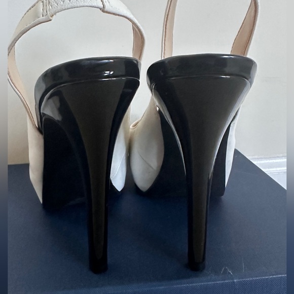 Elegant peep-toe pump from guess. - Picture 8 of 12